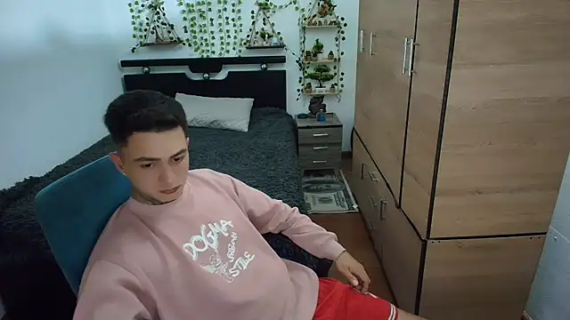 Snapshot of santii_ss chatting on April 16, 2026, 12:22 am santii ss online show from April 16, 2026, 12:22 am