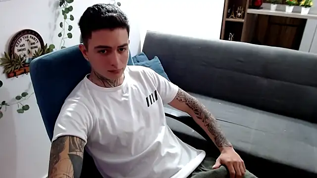 Snapshot of santii_ss chatting on March 27, 2026, 4:52 pm santii ss online show from March 27, 2026, 4:52 pm