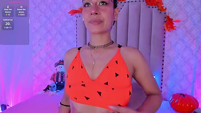 Snapshot of Yourwishisme_val chatting on October 22, 2025, 3:39 am Yourwishisme val online show from October 22, 2025, 3:39 am