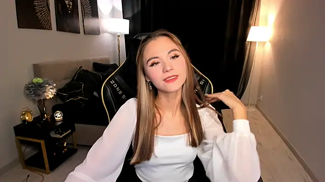 EllaCurtis online show from February 3, 2026, 6:13 pm