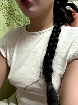 Snapshot of LinYi_Office chatting on December 15, 2025, 1:11 am LinYi Office online show from December 15, 2025, 1:11 am