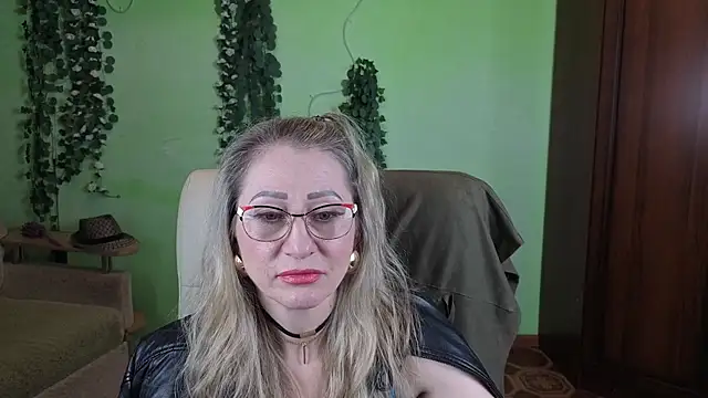 Snapshot of Habibi_Honeyy chatting on November 24, 2025, 5:18 am Habibi Honeyy online show from November 24, 2025, 5:18 am