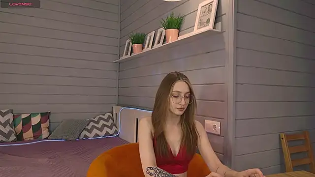 Vikki wyye online show from October 10, 2025, 5:41 am