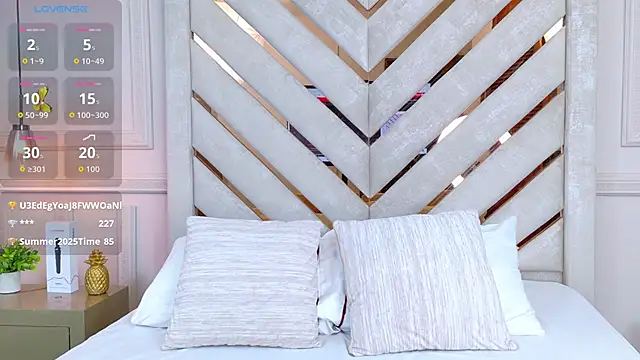 Agatha-Adams online show from September 17, 2025, 2:19 pm