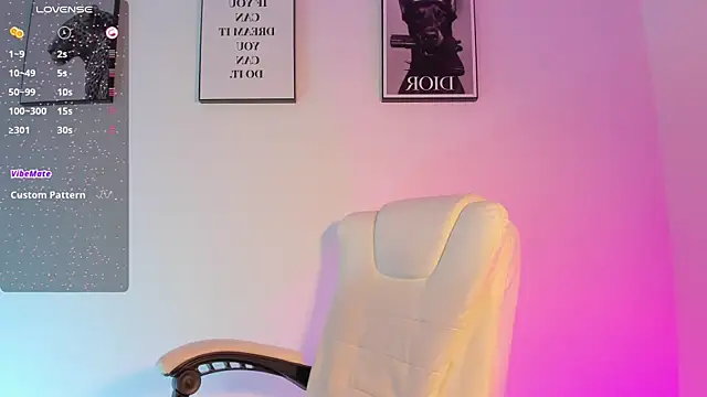 Snapshot of LizzyPonce chatting on October 27, 2025, 9:10 am LizzyPonce online show from October 27, 2025, 9:10 am