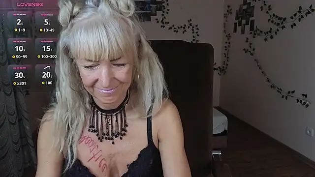 Laura Gol online show from November 9, 2025, 8:57 pm