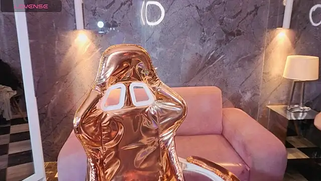 Snapshot of _Evoni_b chatting on November 17, 2025, 7:51 pm Evoni b online show from November 17, 2025, 7:51 pm