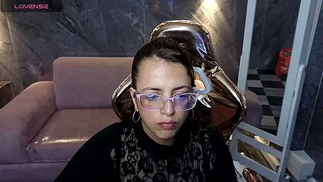 Snapshot of _Evoni_b chatting on November 6, 2025, 7:51 pm Evoni b online show from November 6, 2025, 7:51 pm