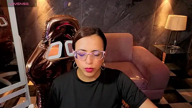 Snapshot of _Evoni_b chatting on November 12, 2025, 7:51 pm Evoni b online show from November 12, 2025, 7:51 pm