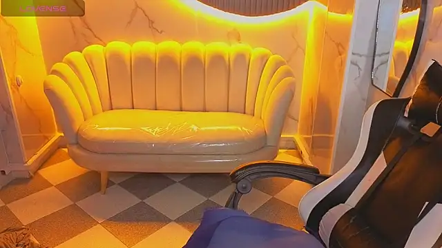 Snapshot of _Evoni_b chatting on November 15, 2025, 12:42 pm Evoni b online show from November 15, 2025, 12:42 pm