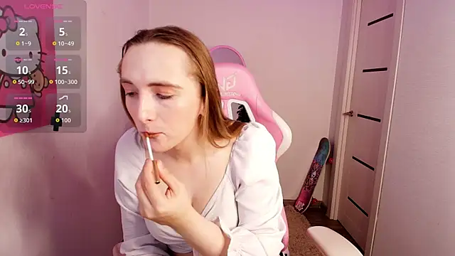 Snapshot of Vi_Luxy chatting on December 21, 2025, 2:03 am Vi Luxy online show from December 21, 2025, 2:03 am