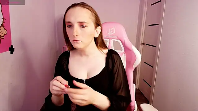 Snapshot of Vi_Luxy chatting on January 15, 2026, 2:04 am Vi Luxy online show from January 15, 2026, 2:04 am