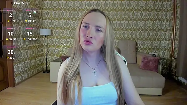 Snapshot of Vi_Luxy chatting on May 23, 2026, 2:10 am Vi Luxy online show from May 23, 2026, 2:10 am