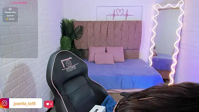 Snapshot of juanita_tay chatting on October 27, 2025, 11:33 am juanita tay online show from October 27, 2025, 11:33 am