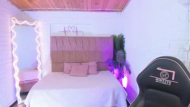 Snapshot of juanita_tay chatting on October 8, 2025, 11:45 am juanita tay online show from October 8, 2025, 11:45 am