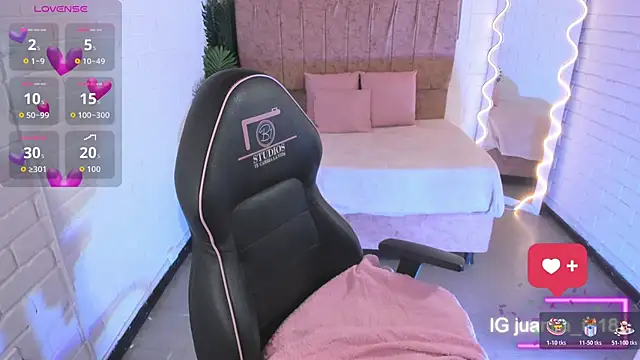 Snapshot of juanita_tay chatting on November 11, 2025, 11:38 am juanita tay online show from November 11, 2025, 11:38 am