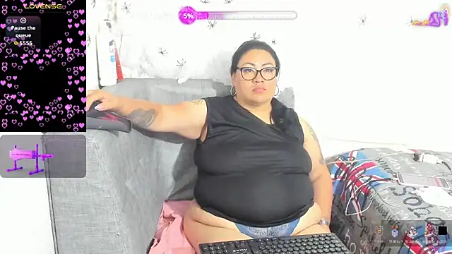 Clunita online show from November 1, 2025, 8:52 am