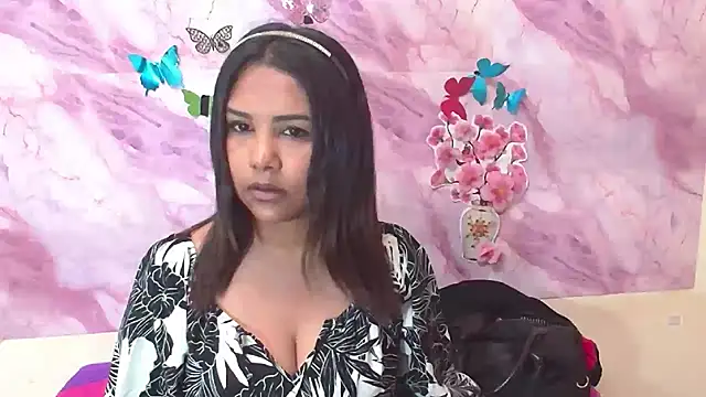 Snapshot of IndiaSexyStripper4u chatting on November 28, 2025, 5:02 pm IndiaSexyStripper4u online show from November 28, 2025, 5:02 pm