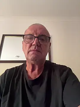 Snapshot of mke1874 chatting on October 15, 2025, 9:39 am mke1874 online show from October 15, 2025, 9:39 am