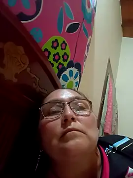 Kasandra 000 online show from May 4, 2026, 7:39 pm