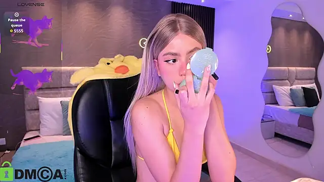 Snapshot of Arinextdoor chatting on October 27, 2025, 9:38 pm Arinextdoor online show from October 27, 2025, 9:38 pm