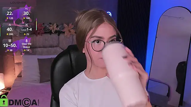 Snapshot of Arinextdoor chatting on December 5, 2025, 12:32 am Arinextdoor online show from December 5, 2025, 12:32 am