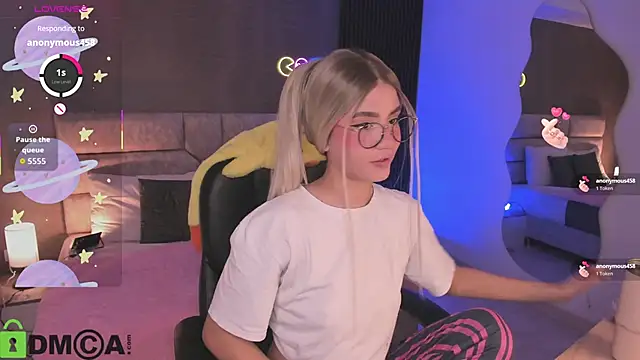 Snapshot of Arinextdoor chatting on November 22, 2025, 3:38 am Arinextdoor online show from November 22, 2025, 3:38 am