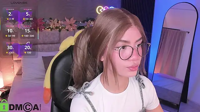 Snapshot of Arinextdoor chatting on December 3, 2025, 8:19 pm Arinextdoor online show from December 3, 2025, 8:19 pm