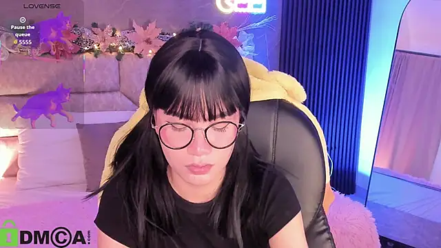 Snapshot of Arinextdoor chatting on December 1, 2025, 12:22 am Arinextdoor online show from December 1, 2025, 12:22 am