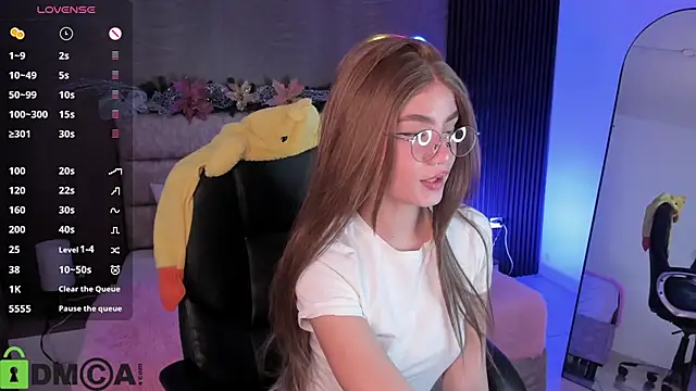 Snapshot of Arinextdoor chatting on December 15, 2025, 1:22 am Arinextdoor online show from December 15, 2025, 1:22 am