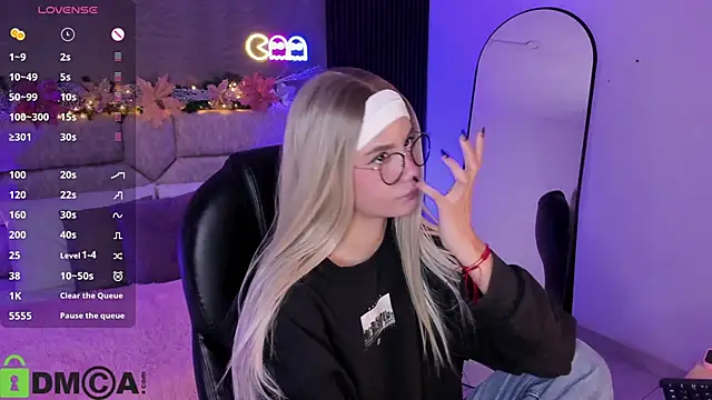 Snapshot of Arinextdoor chatting on December 14, 2025, 1:45 am Arinextdoor online show from December 14, 2025, 1:45 am