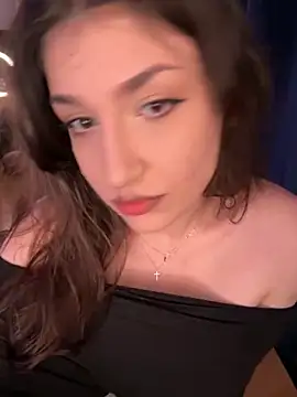 ScarletBloom  online show from December 5, 2025, 5:55 pm