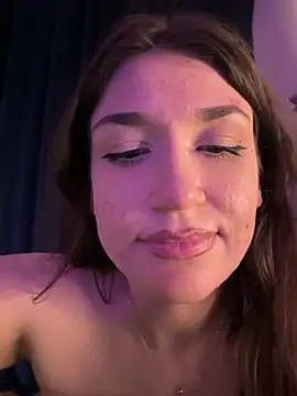 ScarletBloom  online show from December 13, 2025, 8:04 pm