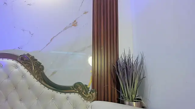 CoralieBronson online show from November 12, 2025, 8:23 pm