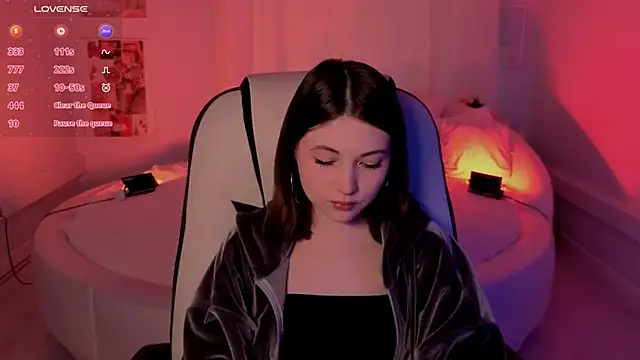 Snapshot of Kimmie_shine chatting on October 18, 2025, 7:43 am Kimmie shine online show from October 18, 2025, 7:43 am