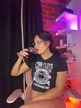 Dannaa Lovs online show from October 29, 2025, 5:45 pm