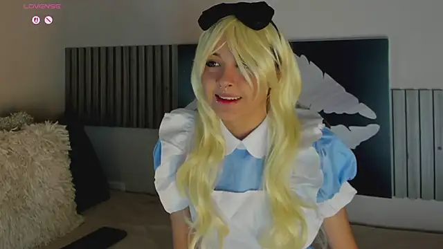 Snapshot of Blue_Sixx chatting on October 18, 2025, 10:23 pm Blue Sixx online show from October 18, 2025, 10:23 pm