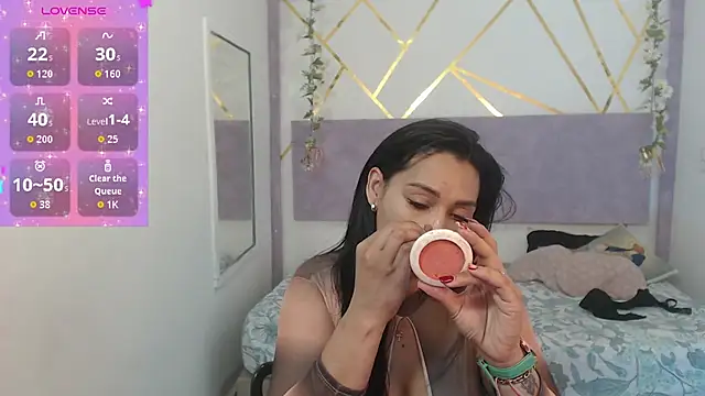 IvyShine7 online show from November 9, 2025, 7:18 pm