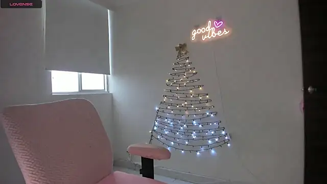Snapshot of Esmeralda_Sims chatting on December 1, 2025, 9:59 pm Esmeralda Sims online show from December 1, 2025, 9:59 pm