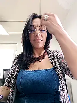 Snapshot of _Kamy_Hot chatting on December 5, 2025, 1:32 pm Kamy Hot online show from December 5, 2025, 1:32 pm