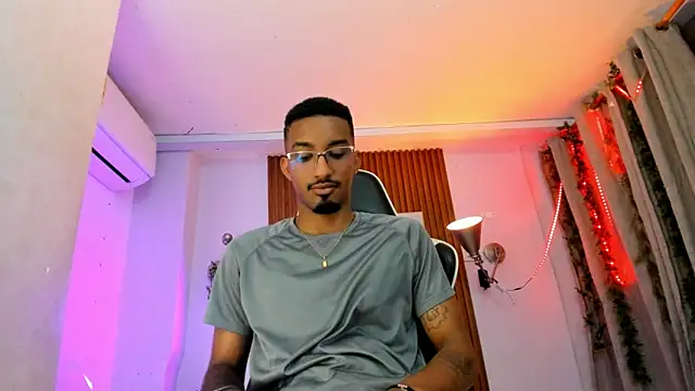 Snapshot of Darwin_mayo chatting on October 24, 2025, 5:56 pm Darwin mayo online show from October 24, 2025, 5:56 pm