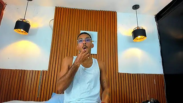 Snapshot of Darwin_mayo chatting on October 27, 2025, 5:47 pm Darwin mayo online show from October 27, 2025, 5:47 pm