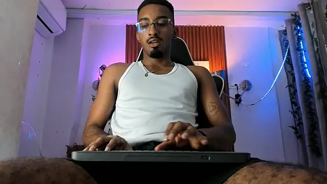 Snapshot of Darwin_mayo chatting on November 26, 2025, 5:46 pm Darwin mayo online show from November 26, 2025, 5:46 pm