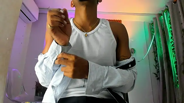 Snapshot of Darwin_mayo chatting on November 18, 2025, 5:38 pm Darwin mayo online show from November 18, 2025, 5:38 pm