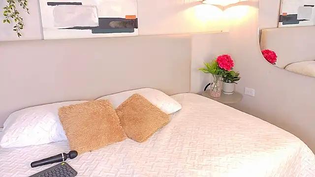 Snapshot of LanaRozz chatting on November 9, 2025, 2:10 pm LanaRozz online show from November 9, 2025, 2:10 pm