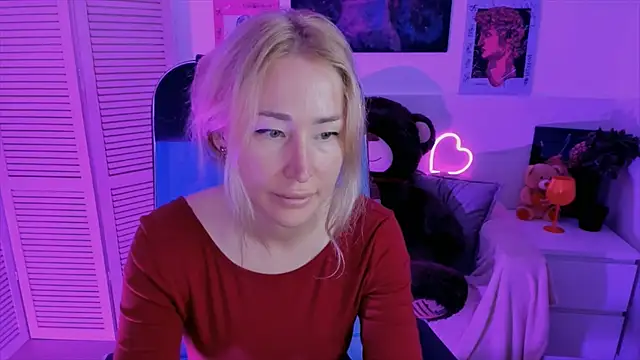 AstraMonroe online show from September 15, 2025, 4:57 am