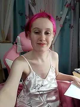 Fuzzy Unicorn online show from December 1, 2025, 7:48 pm