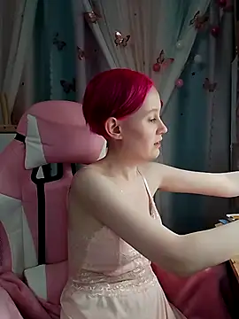 Fuzzy Unicorn online show from November 14, 2025, 7:06 pm