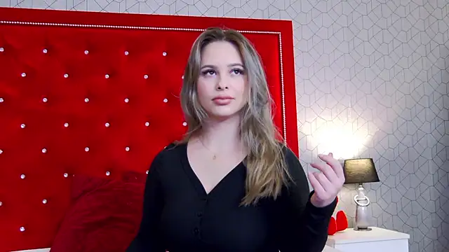 Ellsa Jean  online show from November 18, 2025, 3:21 am