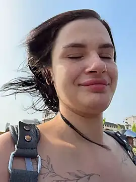 Snapshot of MiraReach chatting on February 19, 2026, 2:41 am MiraReach online show from February 19, 2026, 2:41 am